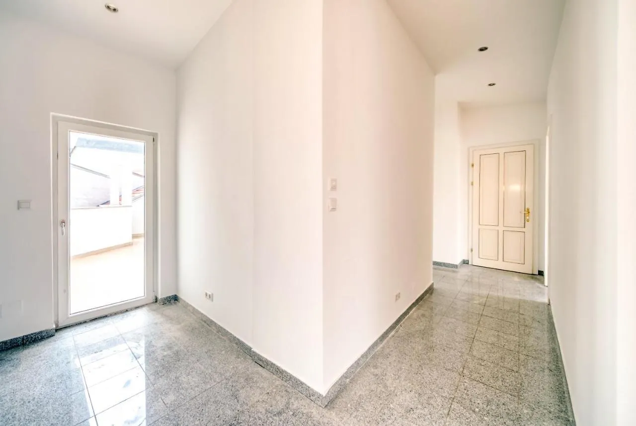 3 Bedroom Penthouse Ideal For Large Groups, 112 Vídeň 0*,  Rakousko